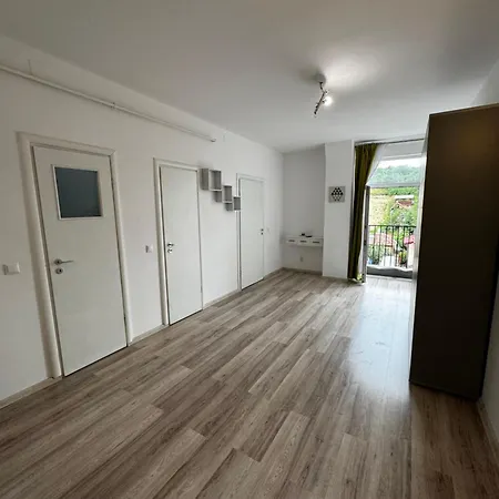 Apartman Modern Cu Bucatarie Si Dressing *