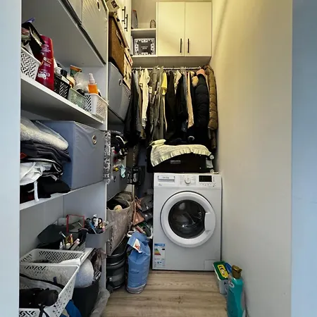 Daire Modern Cu Bucatarie Si Dressing *